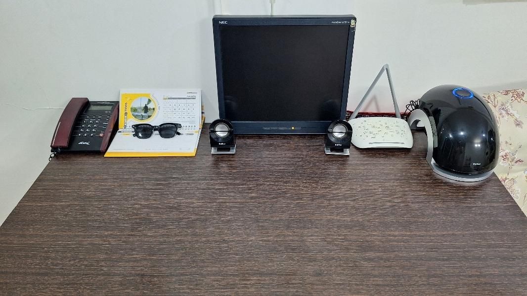 میز کامپیوتر|میز تحریر و کامپیوتر|اصفهان, لاله|دیوار