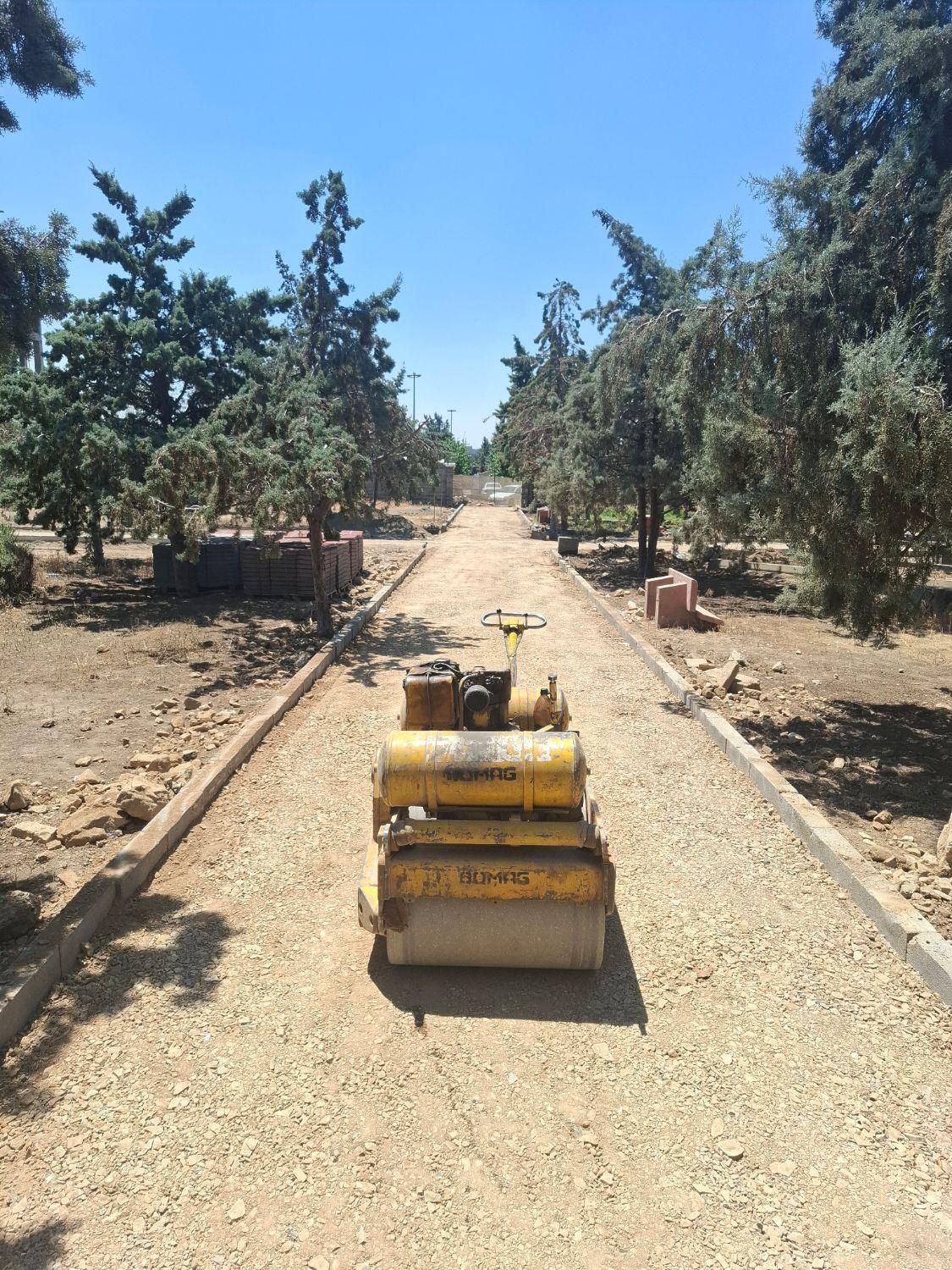 اجاره دهنده غلطک ویبره ای دوچرخ آهنی دمی۷۵|ماشین‌آلات صنعتی|تهران, دریاچه شهدای خلیج فارس|دیوار