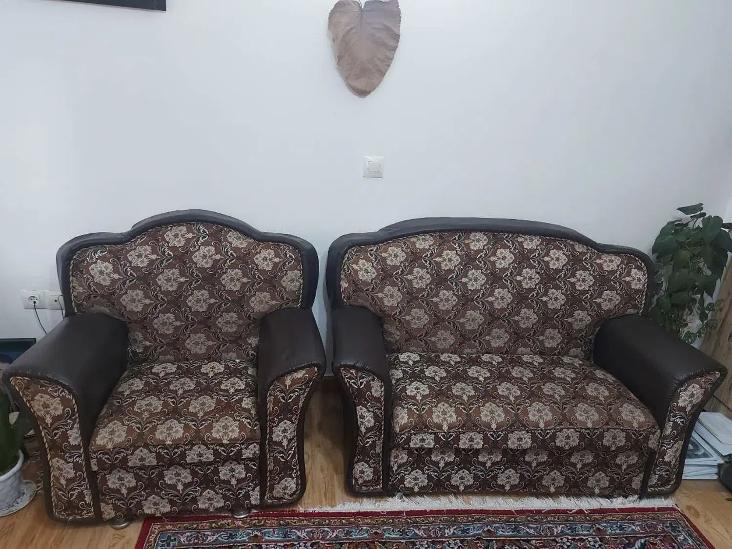 فروش مبل ۴ نفره سالم بعلت تغیر دکوراسیون|مبلمان خانگی و میز عسلی|رشت, شهرک شهید رجایی|دیوار