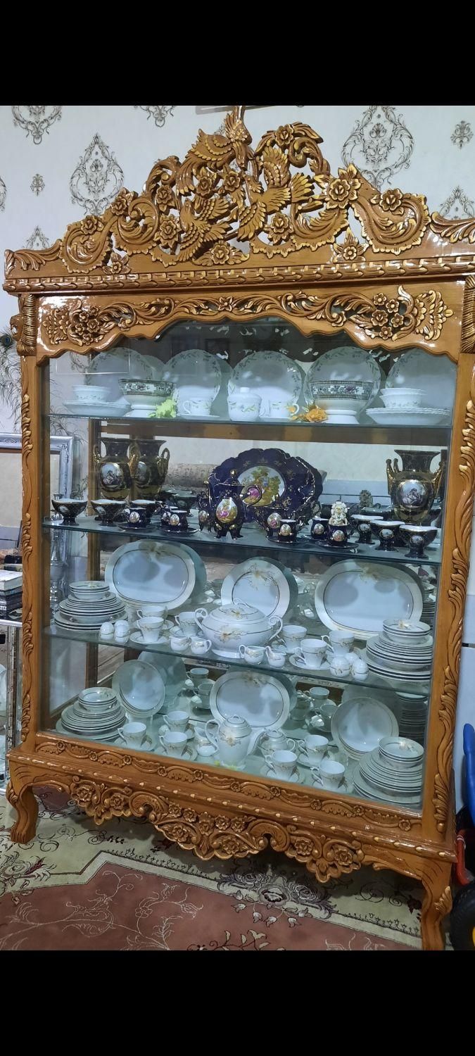 ویترین‌با‌منبت‌کاری‌زیبا‌و‌رنگ‌عسلی|بوفه، ویترین، کنسول|اصفهان, دستگرده|دیوار