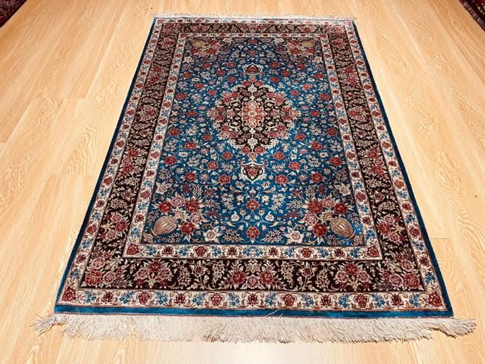 ذرع نیم تمام ابریشم قم رنگ زمینه ابی|فرش|تهران, سلسبیل جنوبی|دیوار