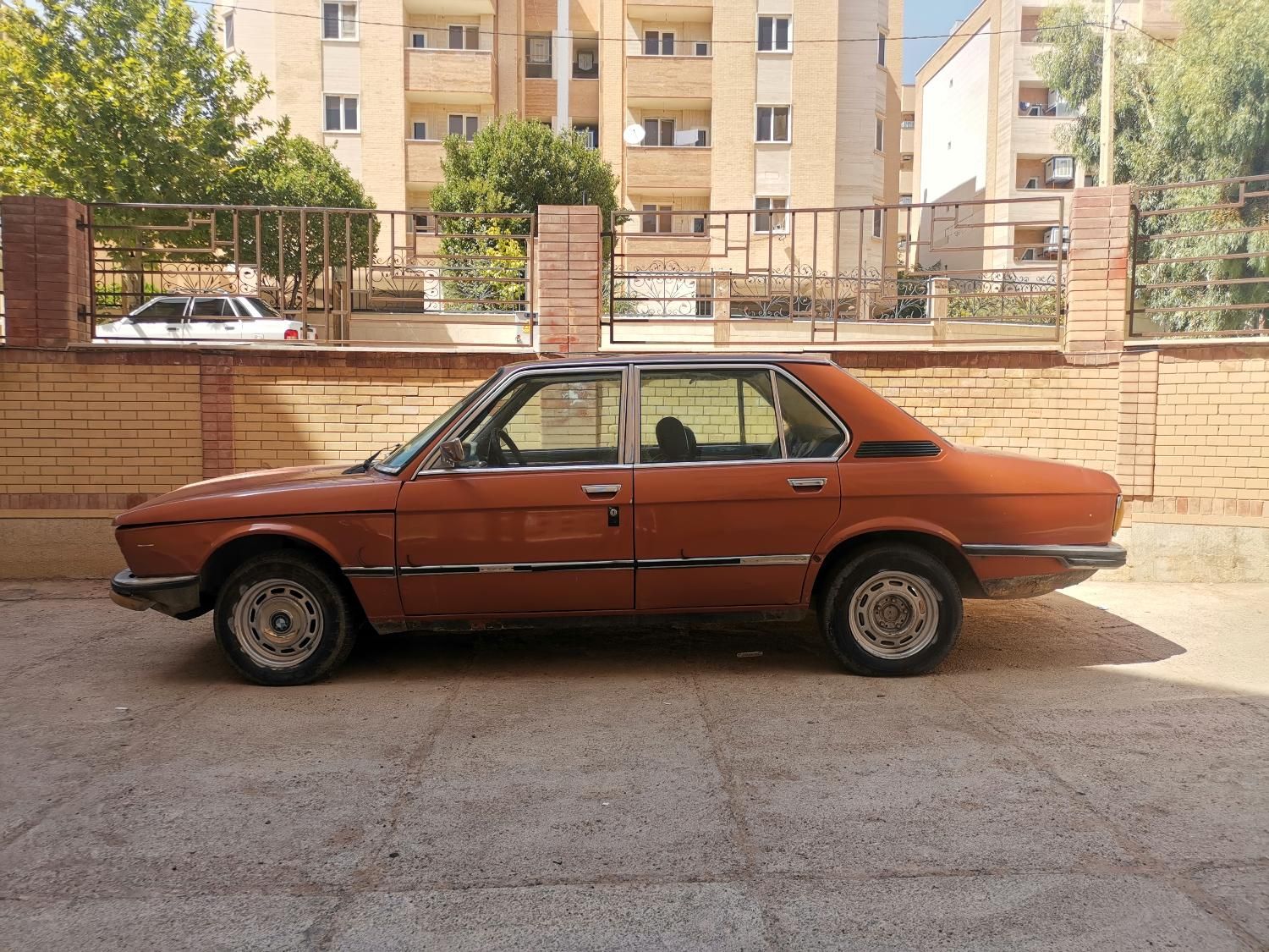 بی ام و 518 نقد و اقساط (BMW518)|خودرو کلاسیک|شیراز, شهرک گلستان|دیوار