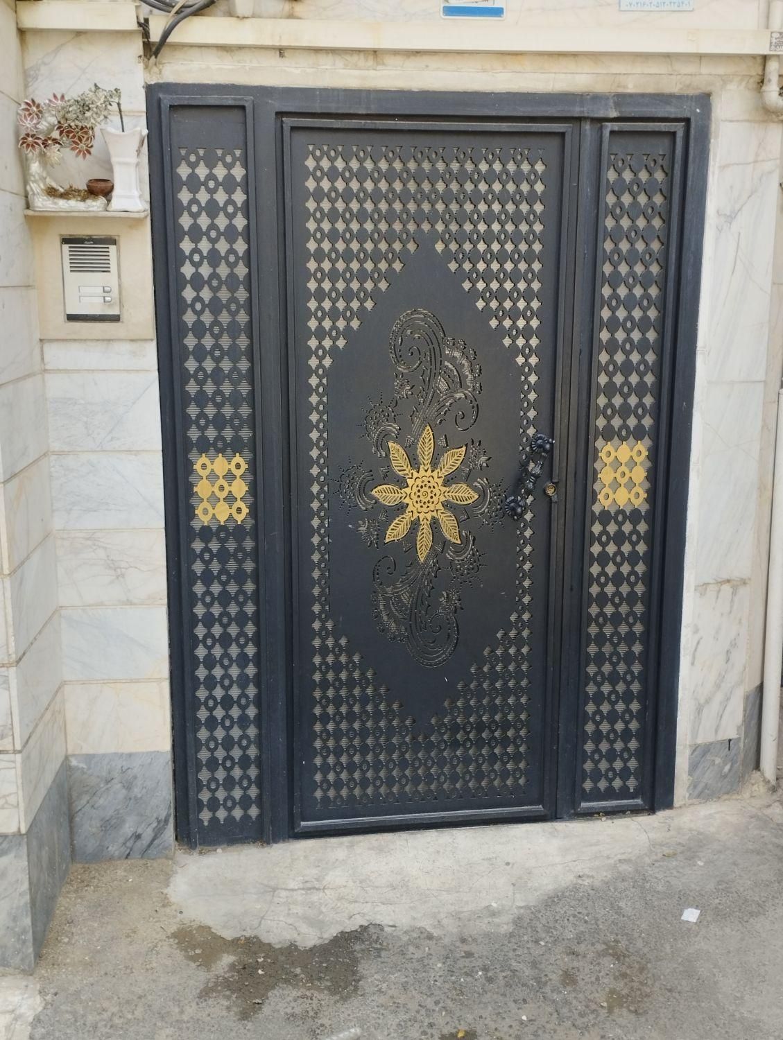ورودی نفر رو .پارکینگی .  تمام ورق .طرح دار|فروشگاه و مغازه|تهران, دولتخواه جنوبی|دیوار