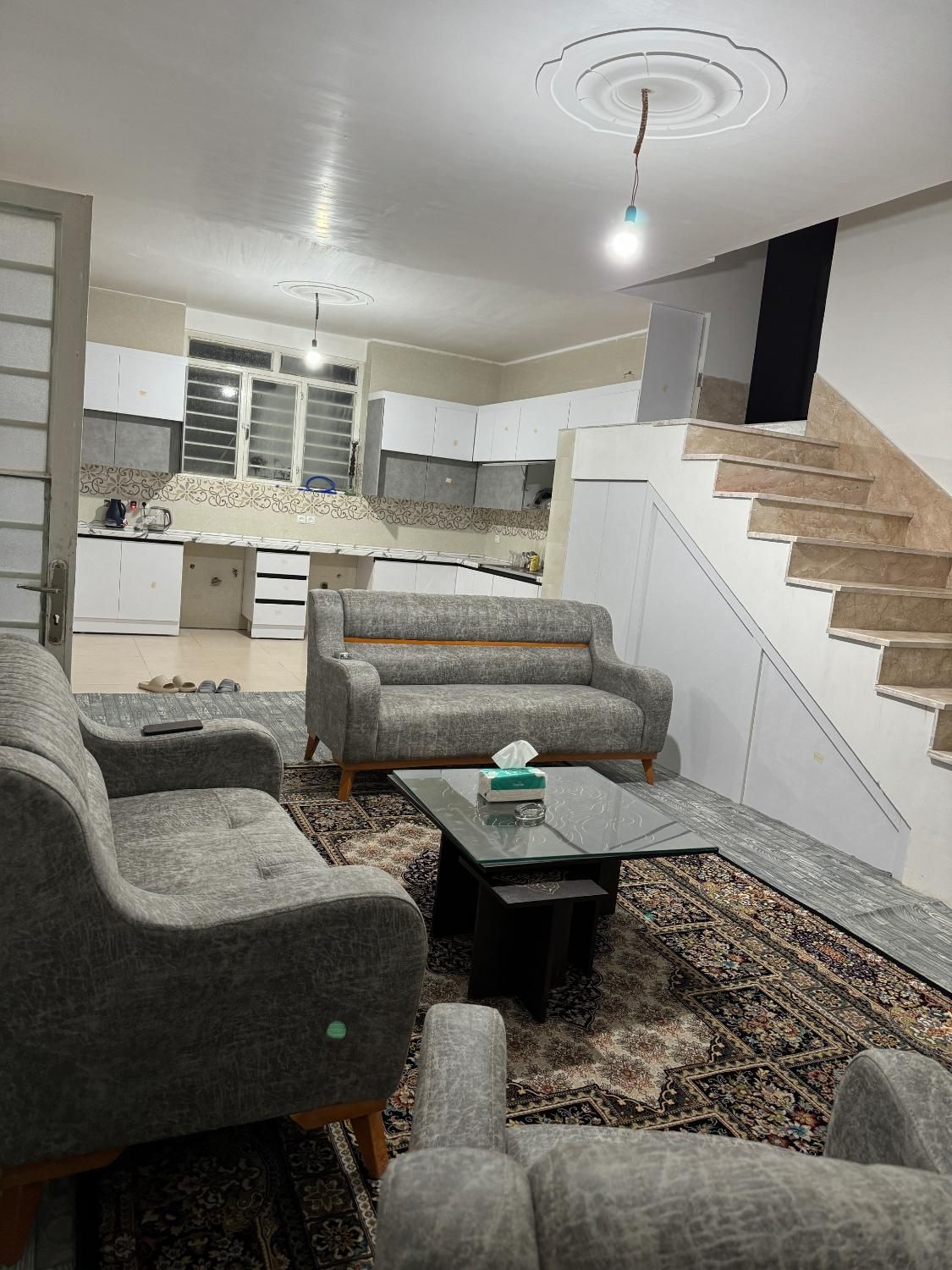 منزل دوخوابه۱۳۰ متری و سویت یک خوابه مبله قلات|اجارهٔ کوتاهمدت آپارتمان و سوئیت|شیراز, گویم|دیوار