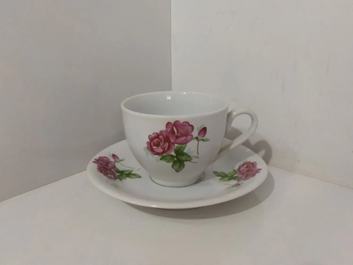 سینی قدیمی..میوه خوری..فنجان و نعلبکی گل سرخ|ظروف سرو و پذیرایی|نیشابور, امام خمینی|دیوار