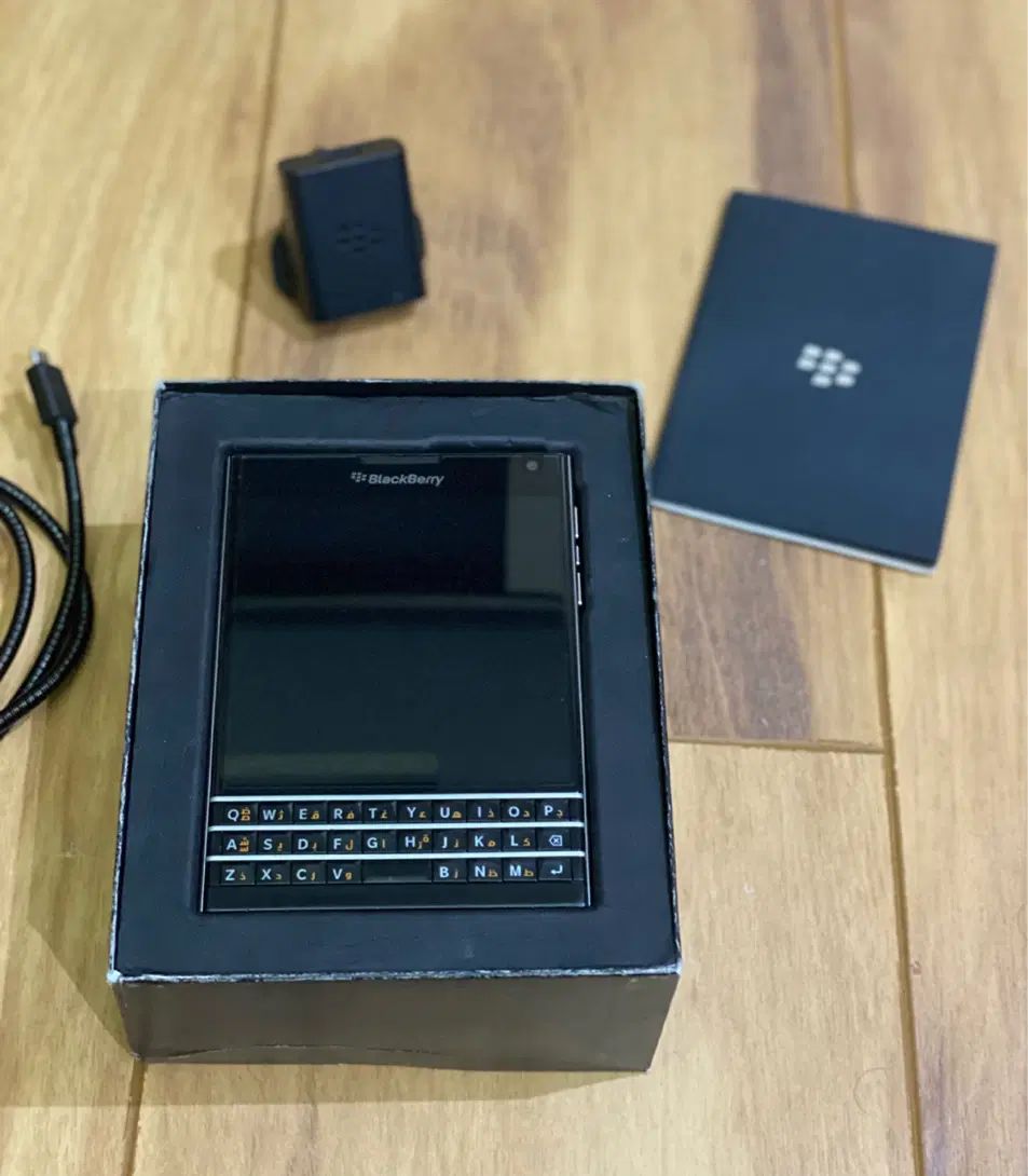گوشی نایاب خاص بلک بری پاسپورت BlackBerry Passport|موبایل|تهران, آبشار|دیوار