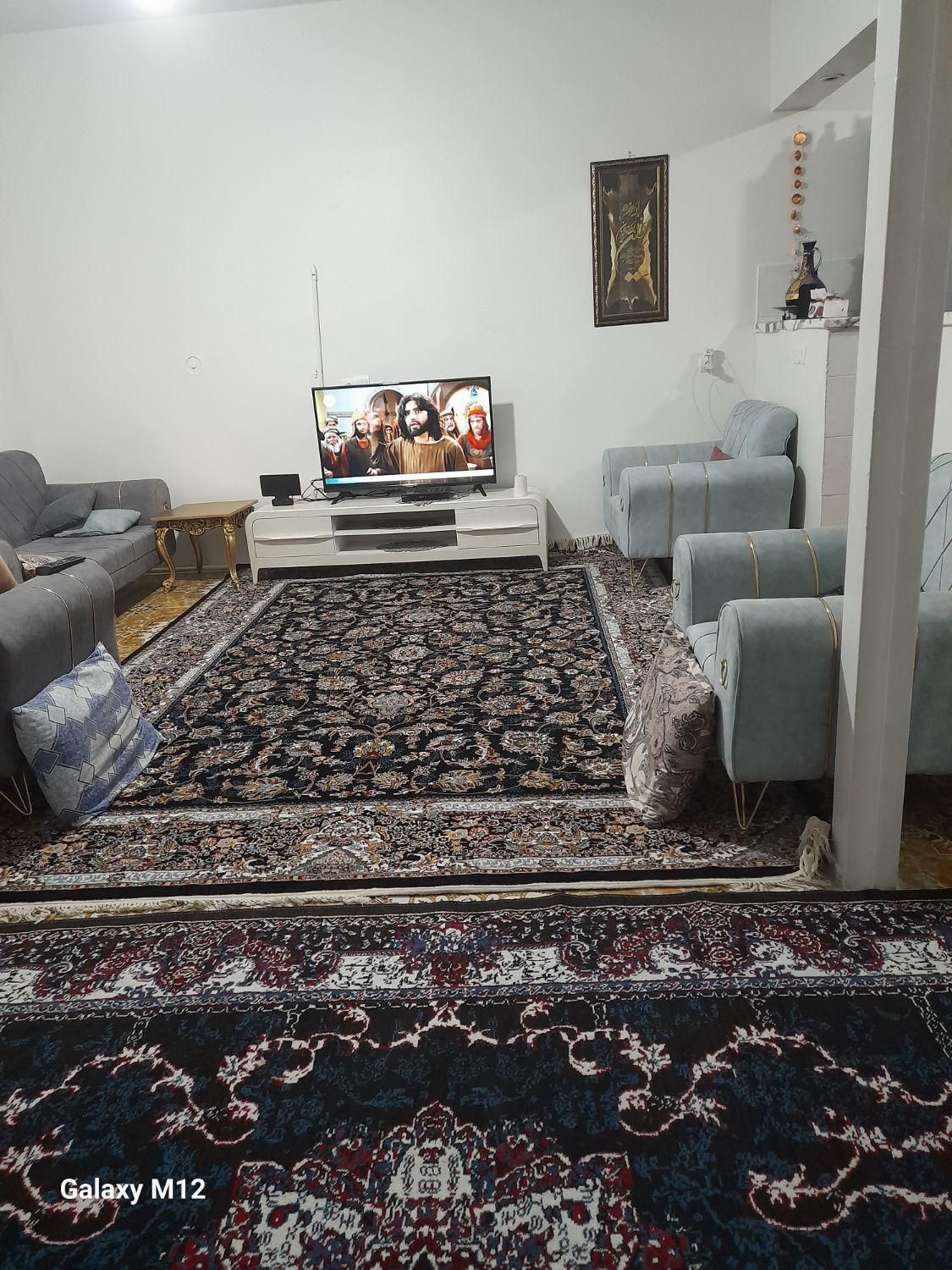 فرش ۷۰۰ شانه طرح گل افشان نگین مشهد تراکم ۲۱۰۰|فرش|گلستان (تهران), |دیوار