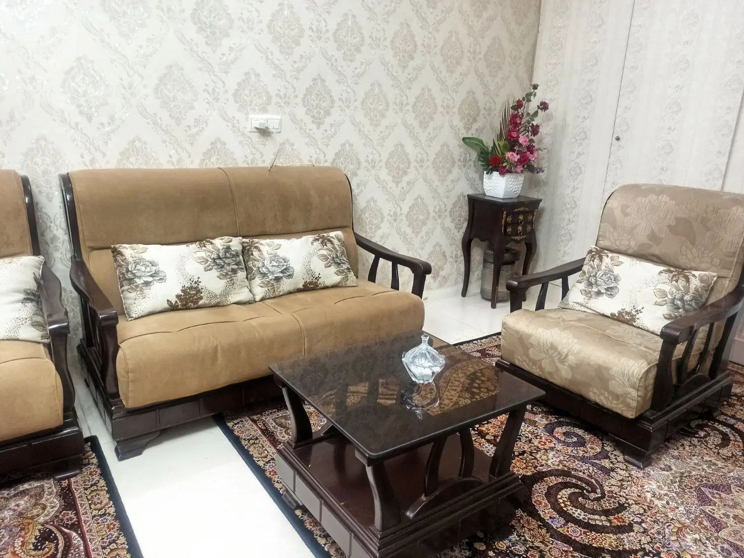 مبل راحتی   میز تلویزیون  آینه ومیز|مبلمان خانگی و میز عسلی|تهران, شکوفه (عبدل آباد)|دیوار