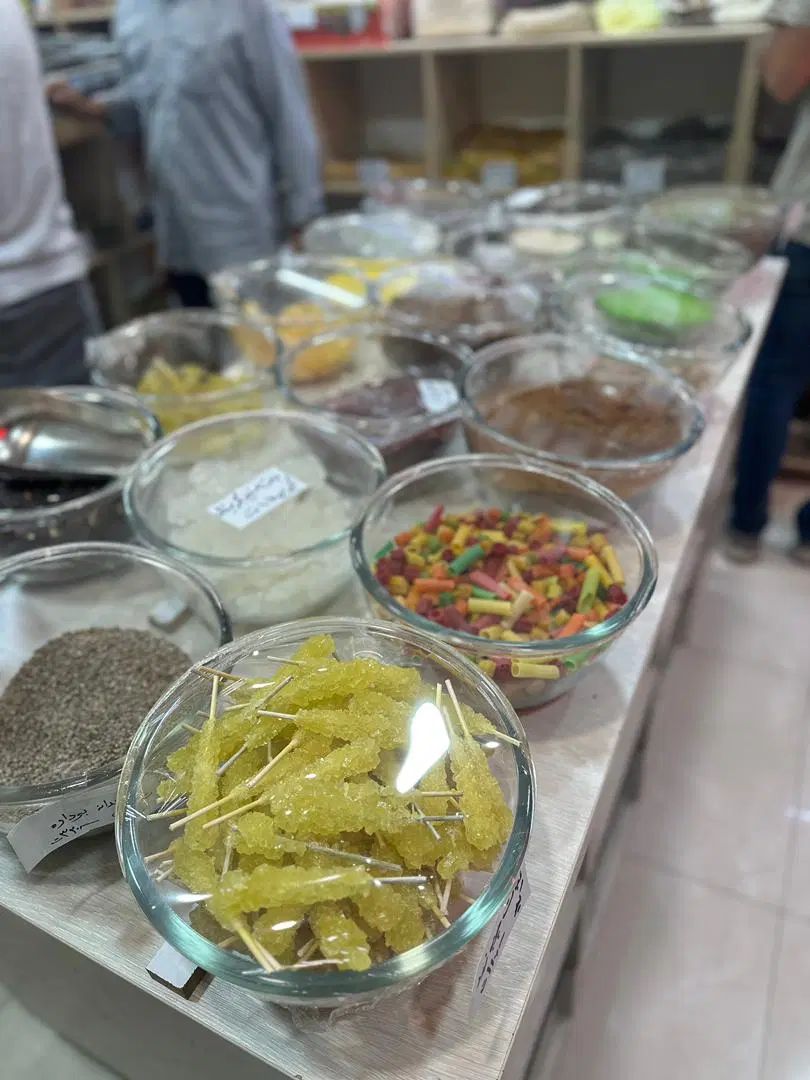 به یک نیروی کار برای کار در مغازه نیازمندیم|استخدام خدمات فروشگاه و رستوران|سمنان, |دیوار