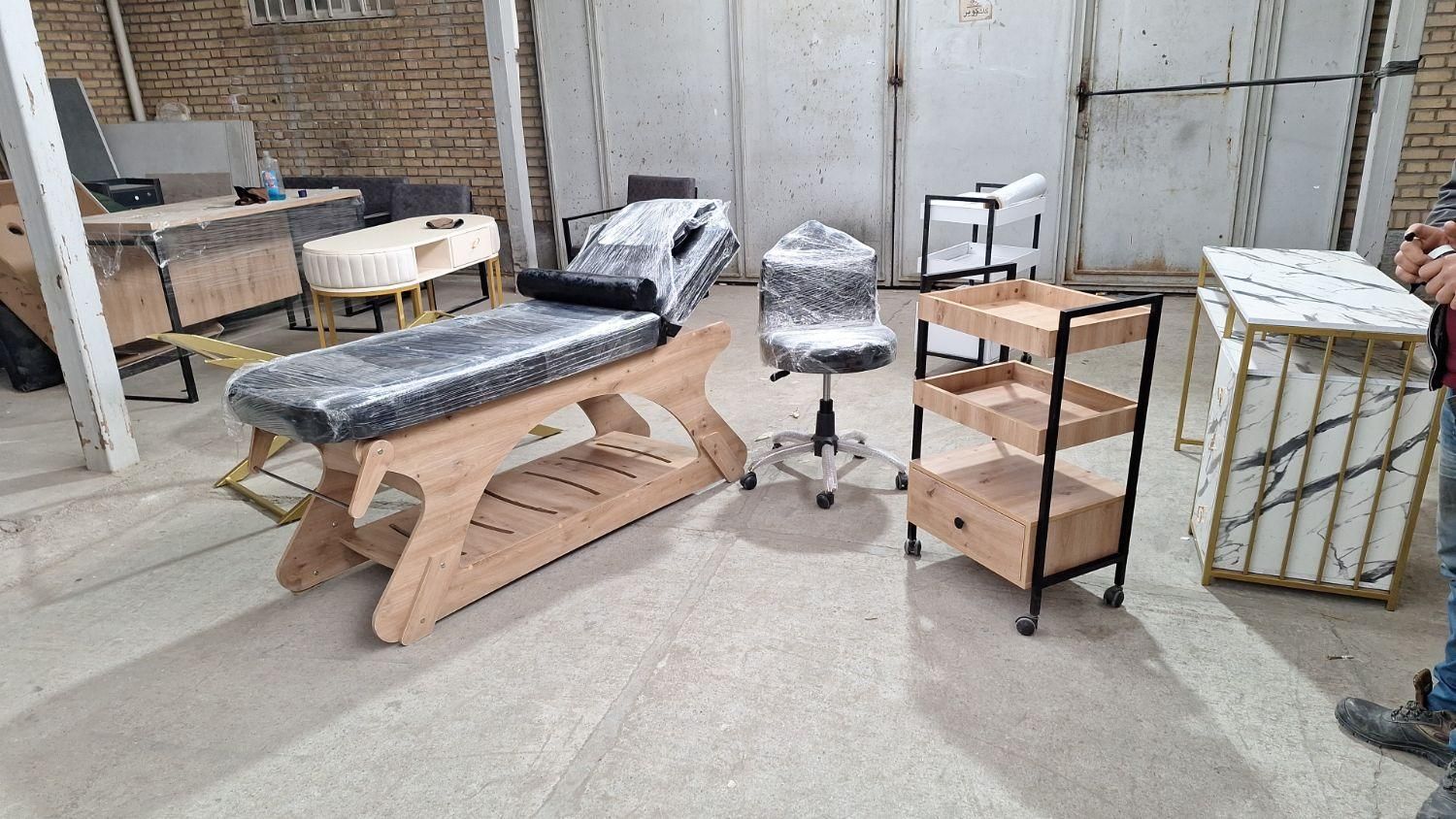 تخت آریشگاهی تابوره|آرایشگاه و سالن‌های زیبایی|مشهد, نوید|دیوار