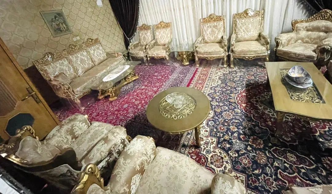 همه مبلمان کلاسیک دو دست و میز ناهار خوری دو دست|مبلمان خانگی و میز عسلی|شاهرود, |دیوار