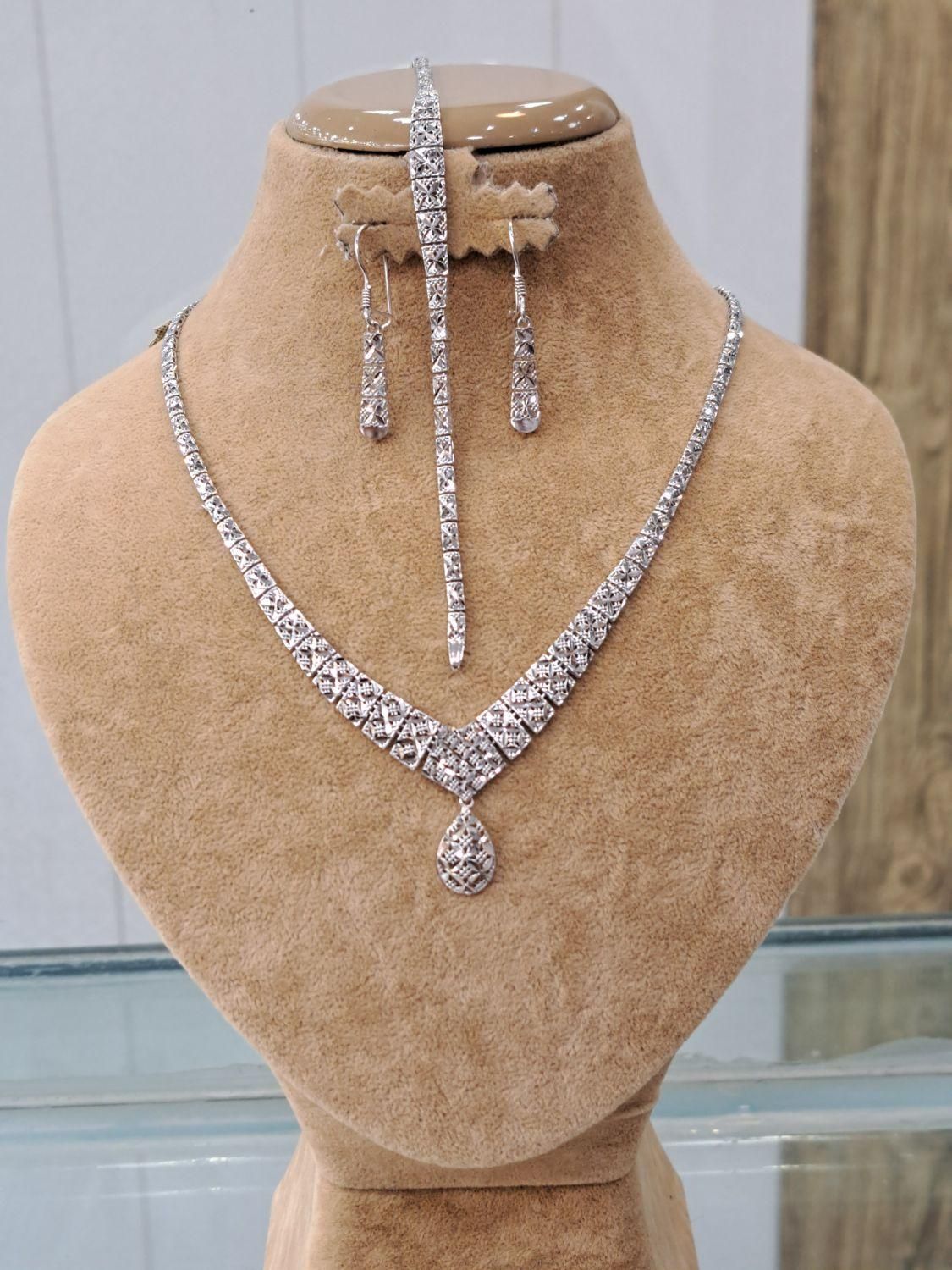 سرویس دیاموند سفید|جواهرات|قم, نیروگاه|دیوار