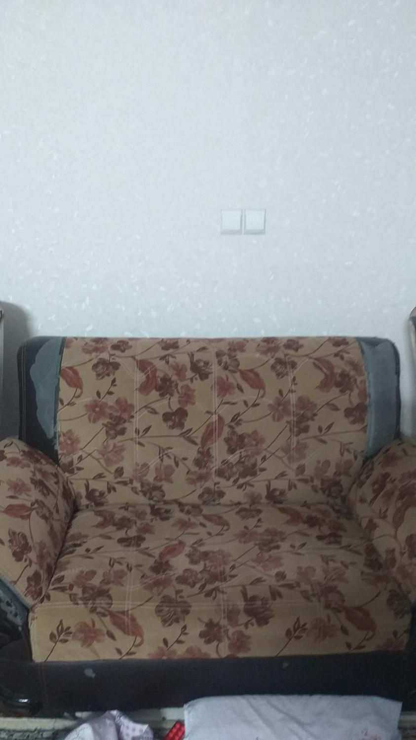 مبل ۷ نفر راحتی چرم و پارچه|مبلمان خانگی و میز عسلی|اصفهان, رزمندگان|دیوار