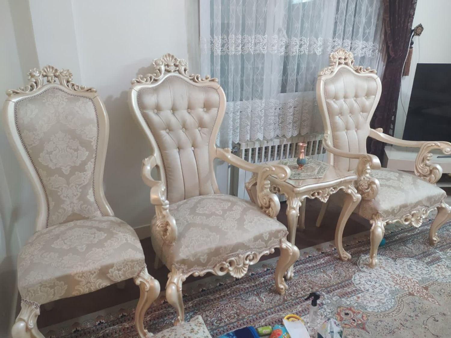 مبل و میز ناهار خوری سلطنتی همراه با ویترین|مبلمان خانگی و میز عسلی|تهران, قصر فیروزه ۱|دیوار