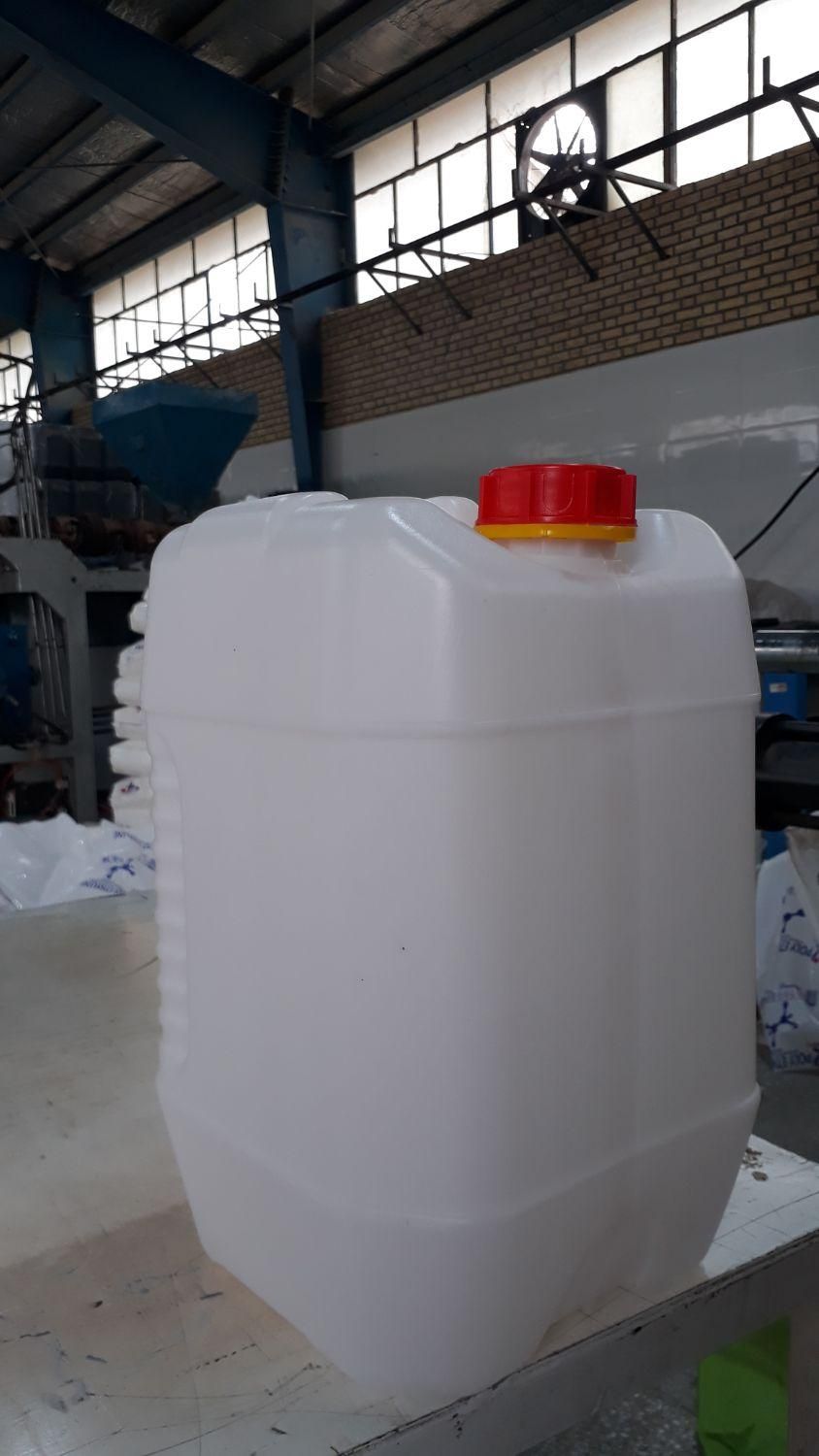 دبه و گالن ۲۰ لیتری صنعتی و ۱۵ کتابی|ظروف نگهدارنده، پلاستیکی، یک‌بارمصرف|قم, سالاریه|دیوار