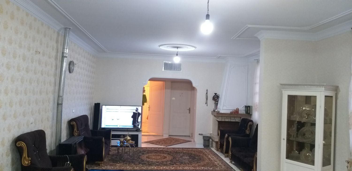طبقه بالای همکف سرویس کامل|اجارهٔ خانه و ویلا|تهران, خاک سفید|دیوار