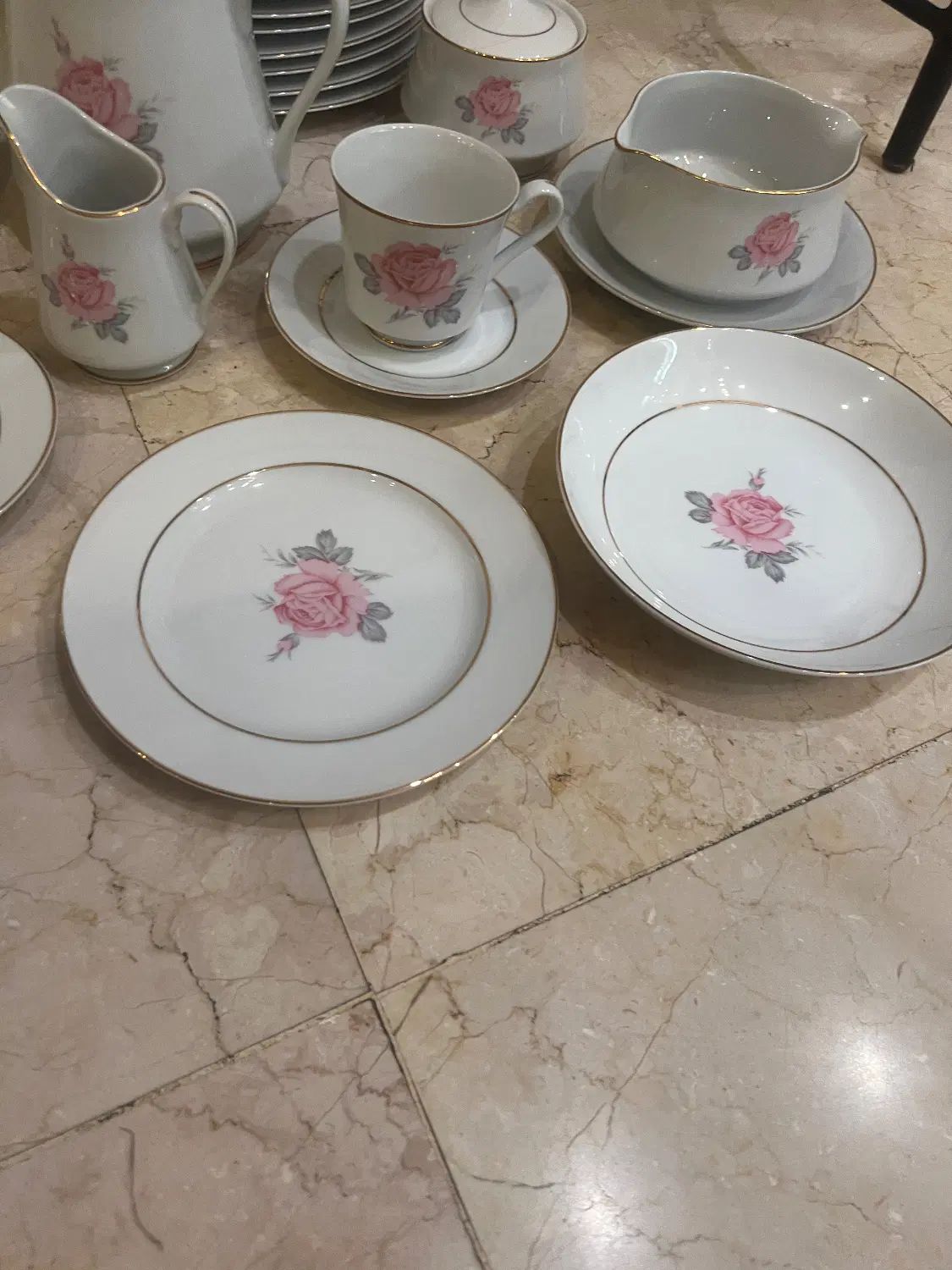 چینی اصل ژاپن دور آب طلا ۱۲ نفره|ظروف سرو و پذیرایی|تهران, تجریش|دیوار
