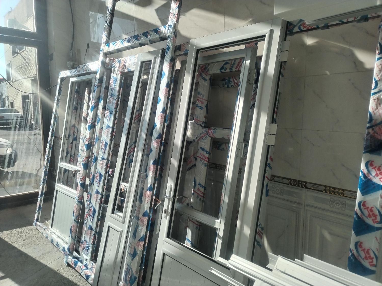 ساخت درب و پنجره آلومینیومی توری ثابت و پلیسه ایی|خدمات پیشه و مهارت|آذرشهر, |دیوار