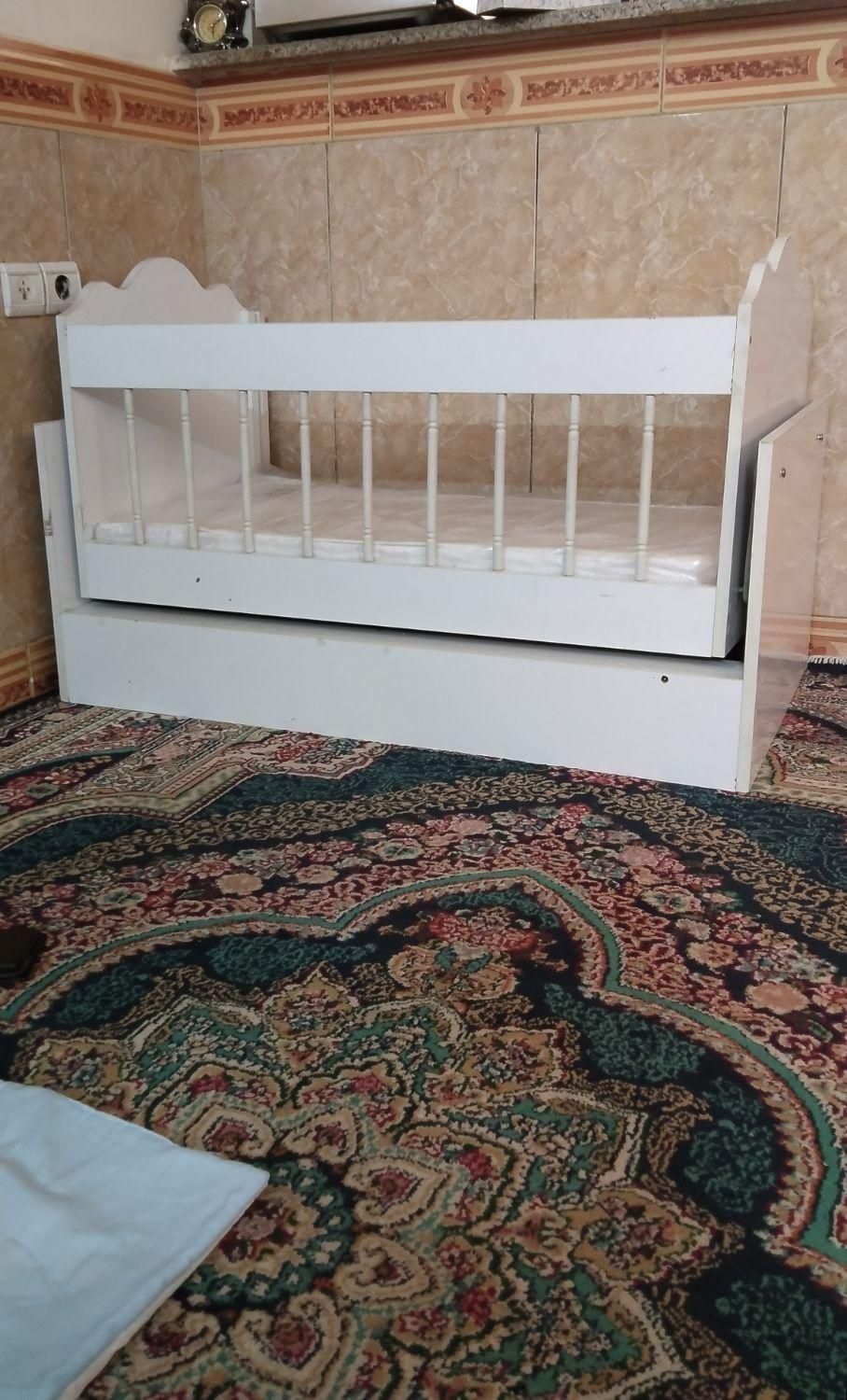یک عدد تخت بچه|تخت و صندلی بچه|مشهد, توس (بلوار توس)|دیوار