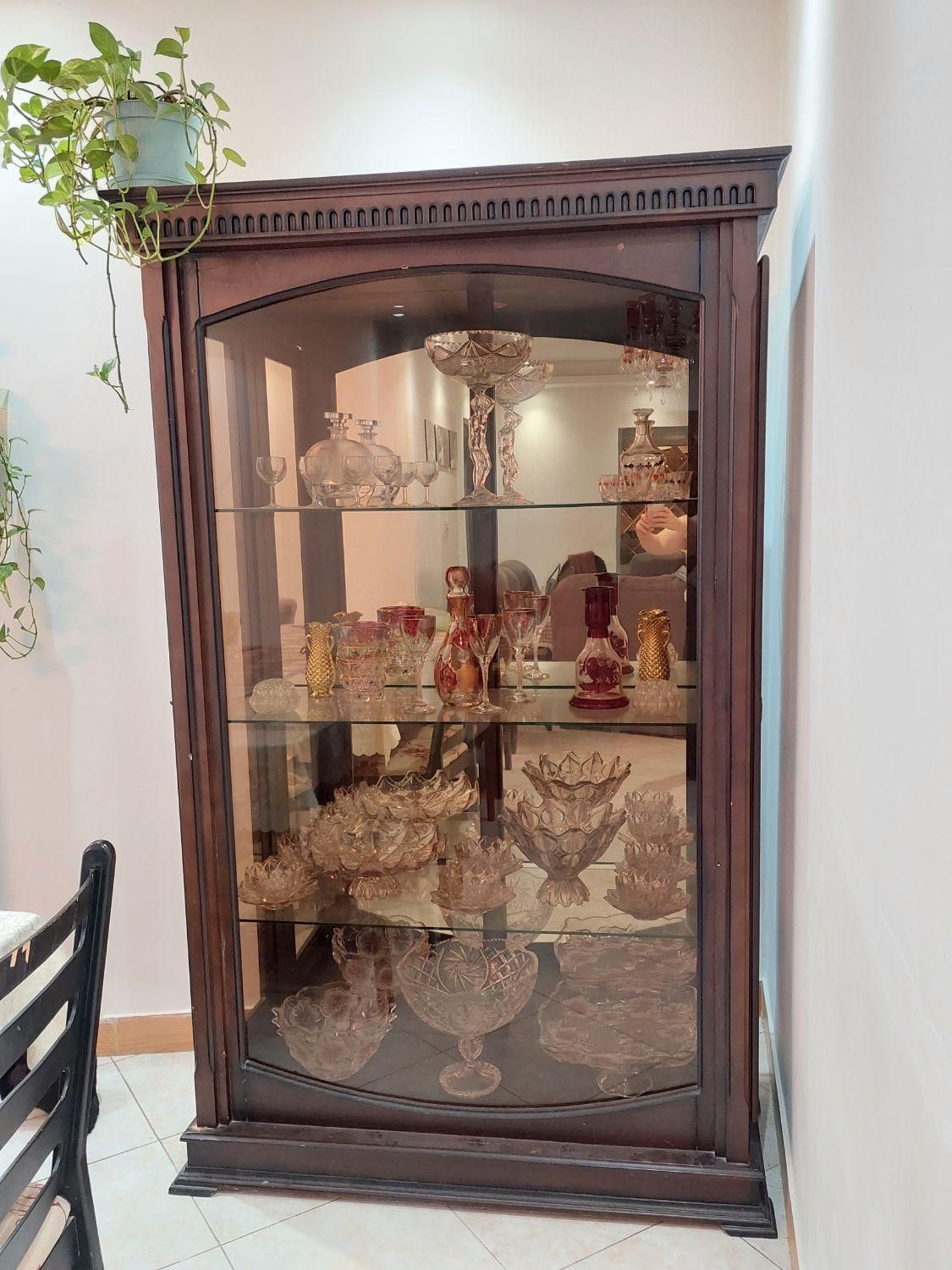 ویترین چوبی در حد نو|بوفه، ویترین، کنسول|رشت, چله خانه|دیوار