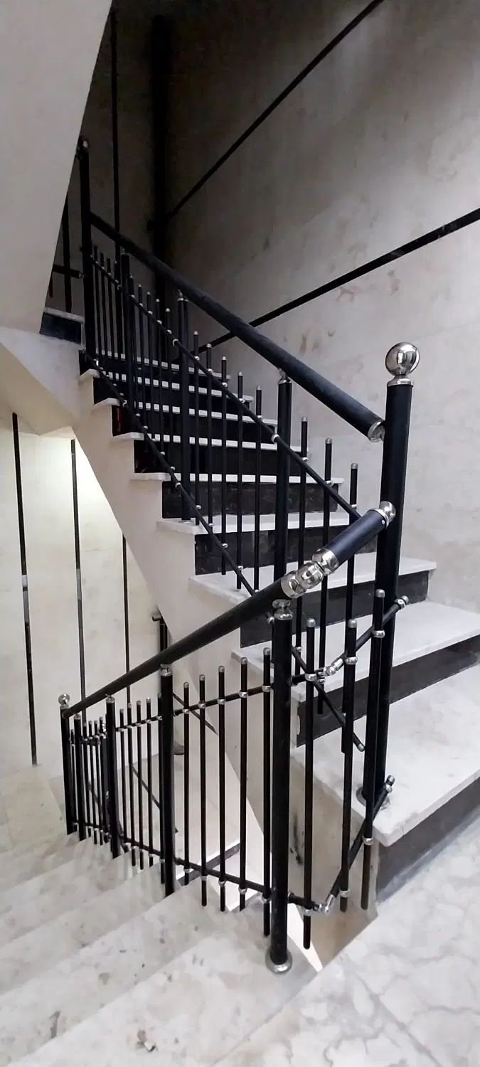 کارگرساده برای همکاری در نصب نرده استیل|استخدام معماری، عمران و ساختمانی|رشت, رشتیان|دیوار