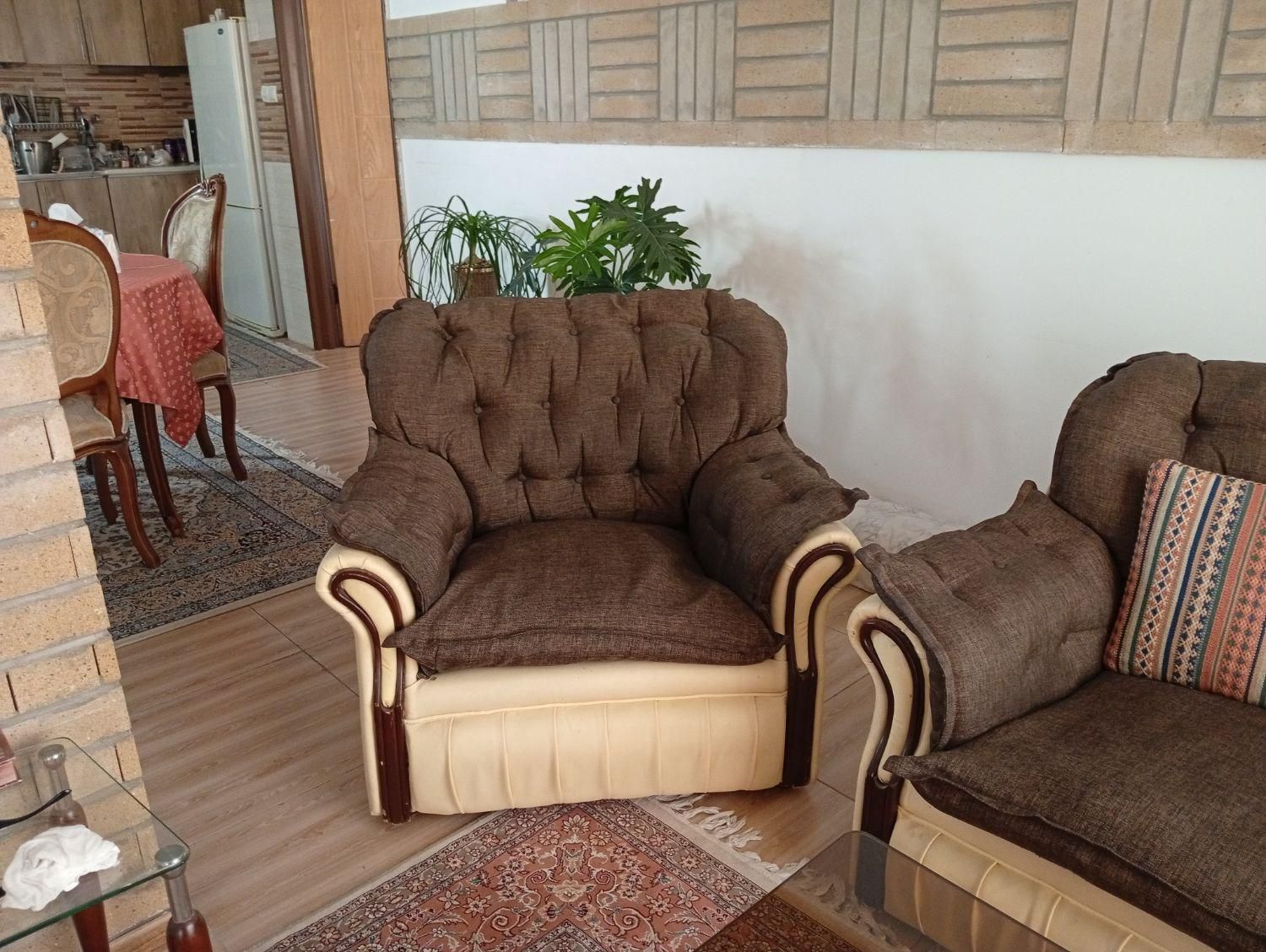 یک دست مبلمان هفت نفره میز شیشه ای|مبلمان خانگی و میز عسلی|تهران, ده‌ونک|دیوار