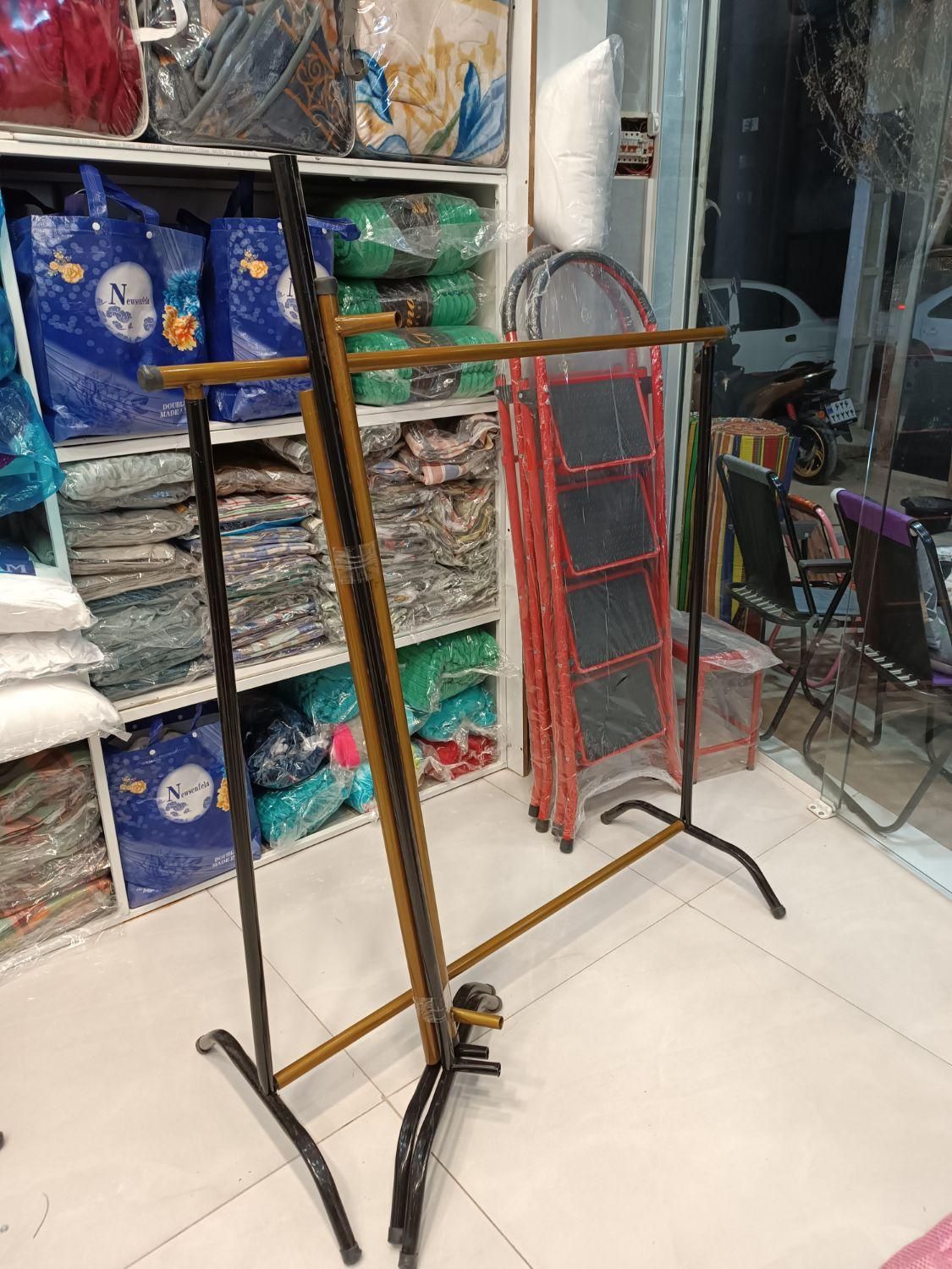 رگال نگهدارنده لباسی مدل تاشو رنگ کوره ای|مبلمان خانگی و میز عسلی|اصفهان, شاه پسند|دیوار