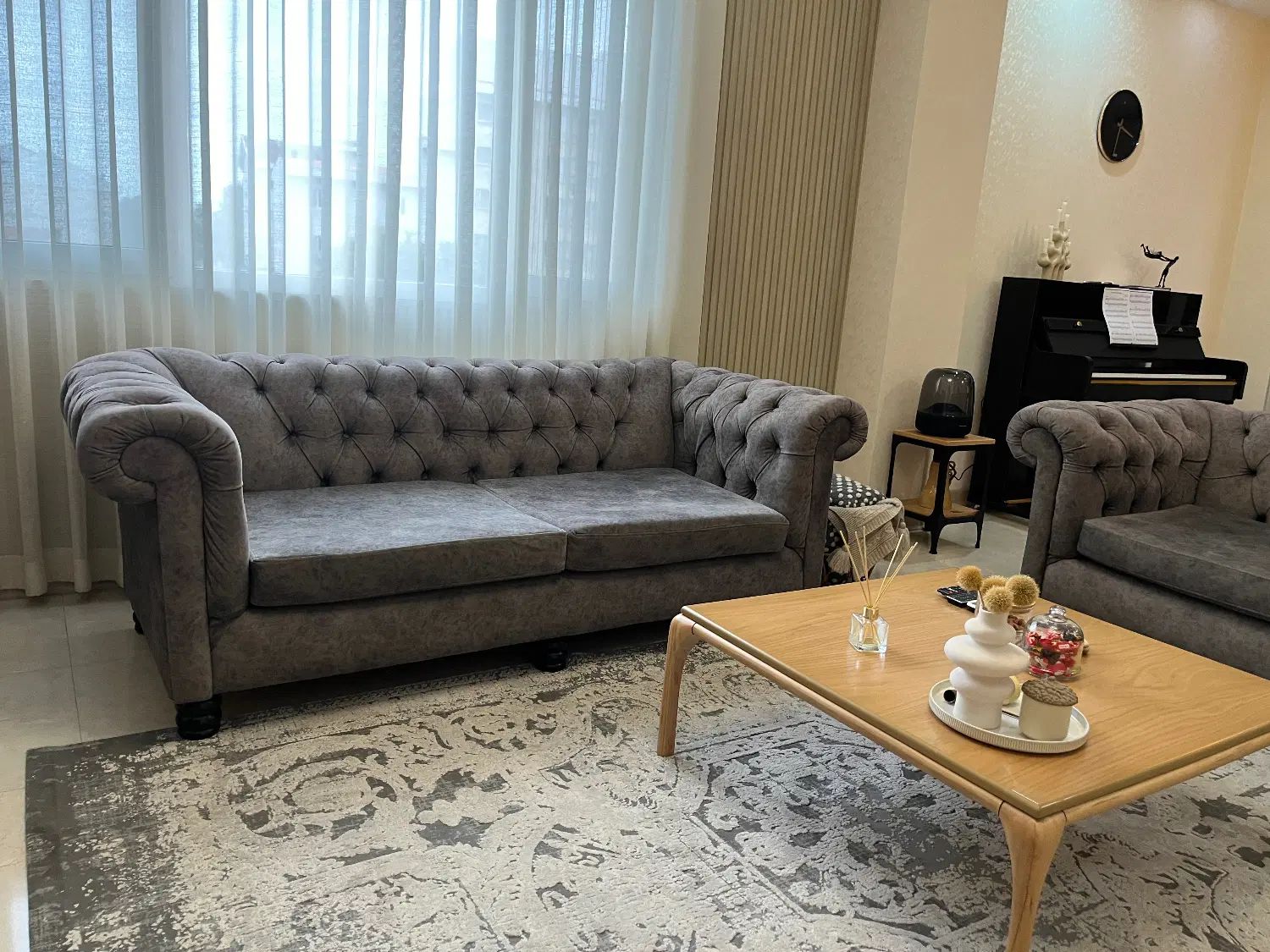 مبل ۵ نفره چستر|مبلمان خانگی و میز عسلی|رشت, ساغری سازان|دیوار