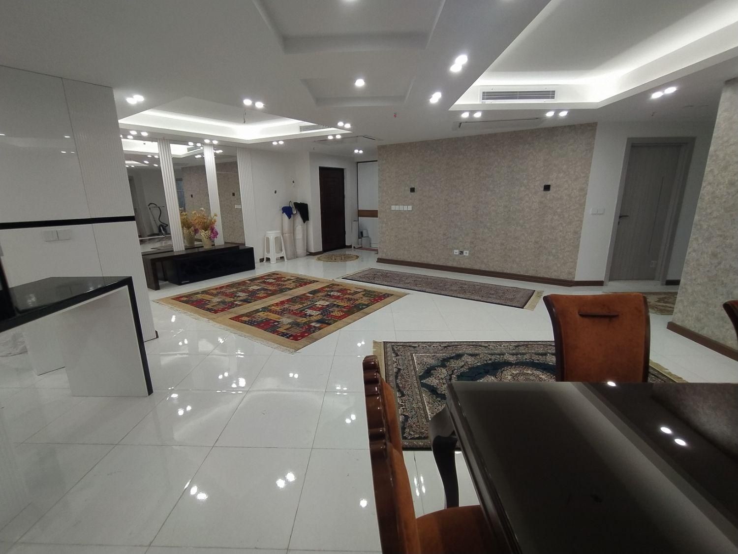 120 متر/برج B3/پهنه b ارتش/شهرک چیتگر/دریاچه چیتگر|فروش آپارتمان|تهران, دریاچه شهدای خلیج فارس|دیوار