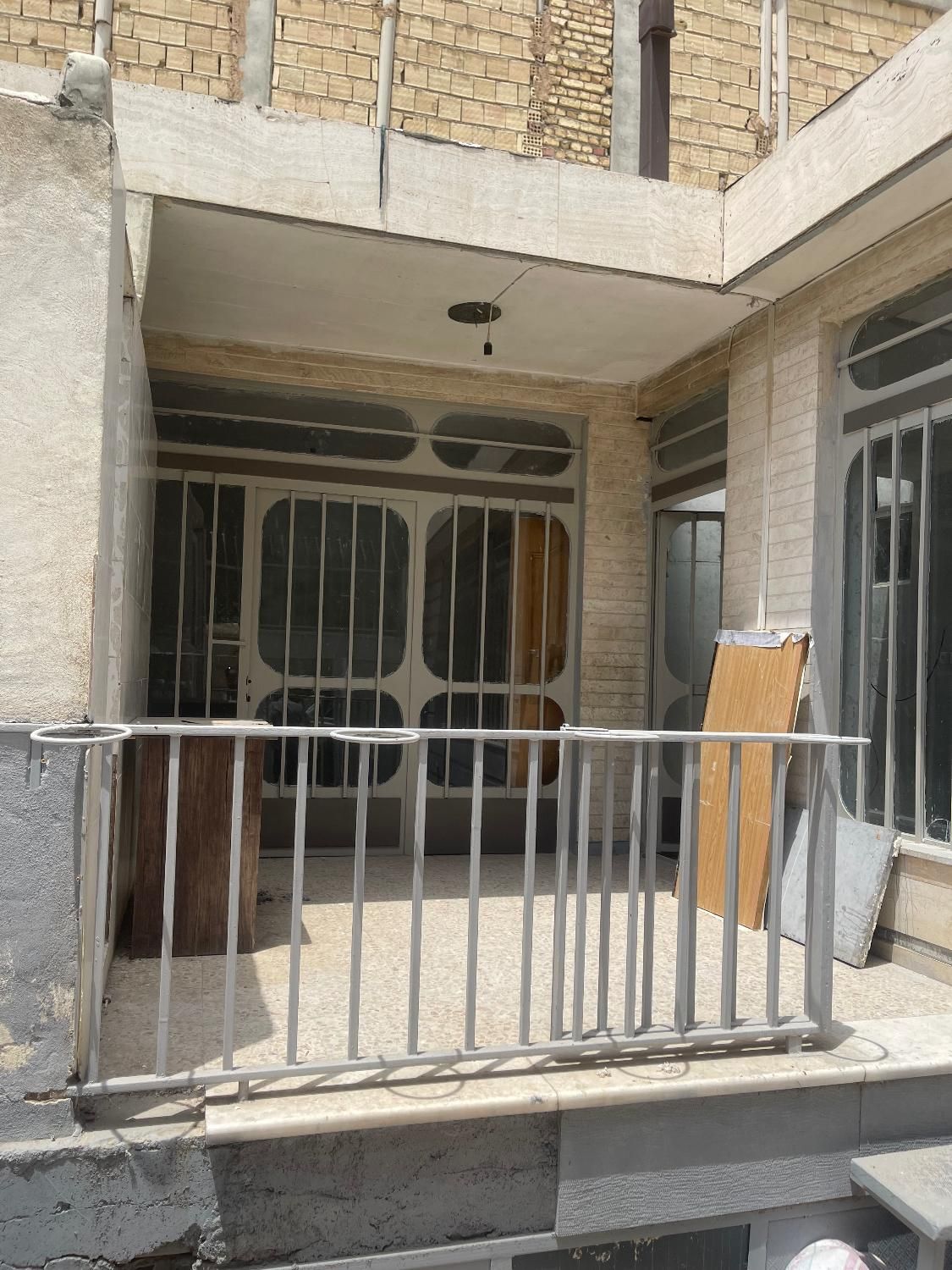 خانه دربستی، ۲۰۰متر ساخت و زیرزمین، حیاطدار، ۲ نبش|اجارهٔ خانه و ویلا|اصفهان, همت‌آباد|دیوار