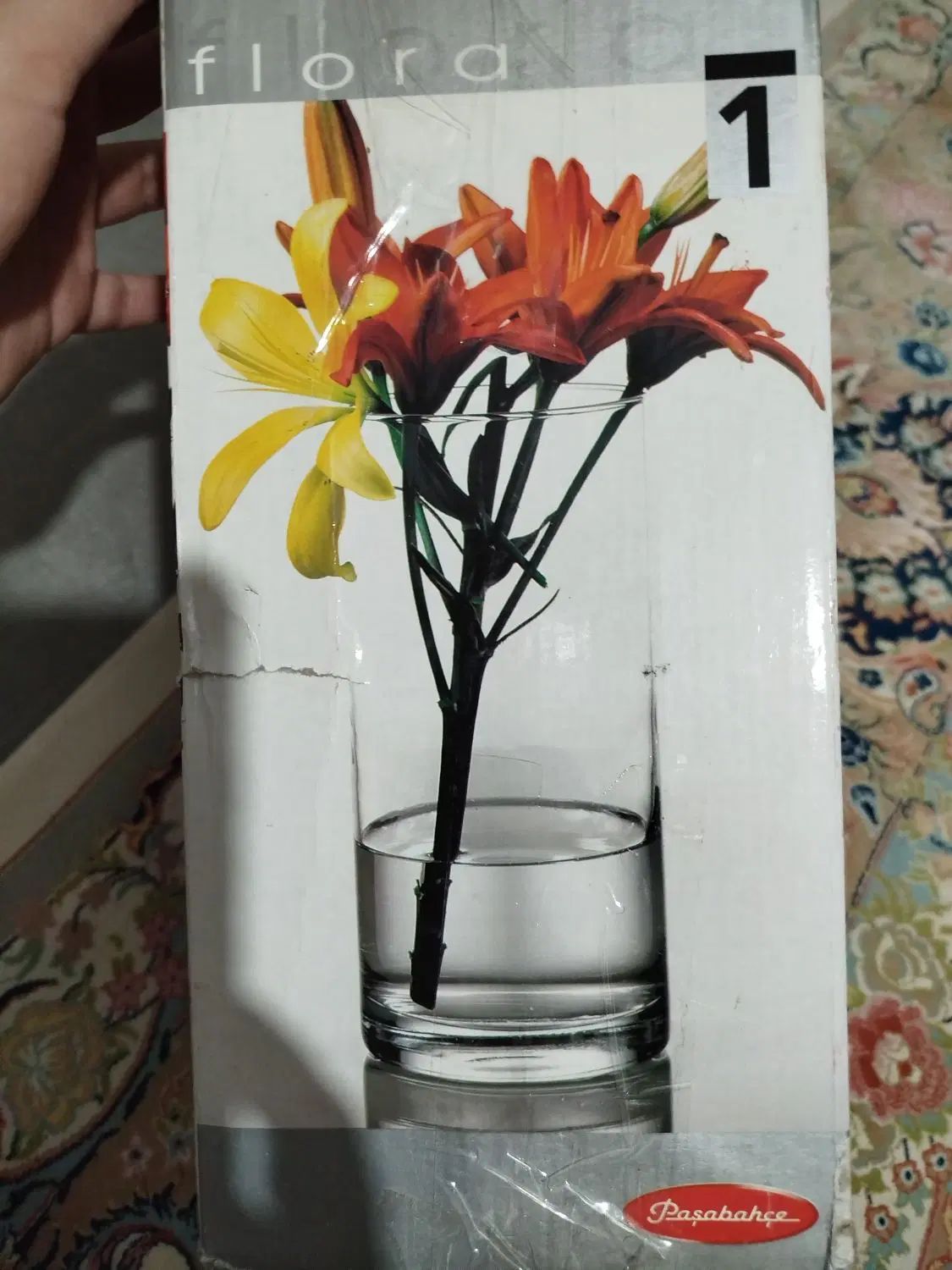 گلدان استوانه ای|گل مصنوعی|مشهد, امام رضا (ع)|دیوار