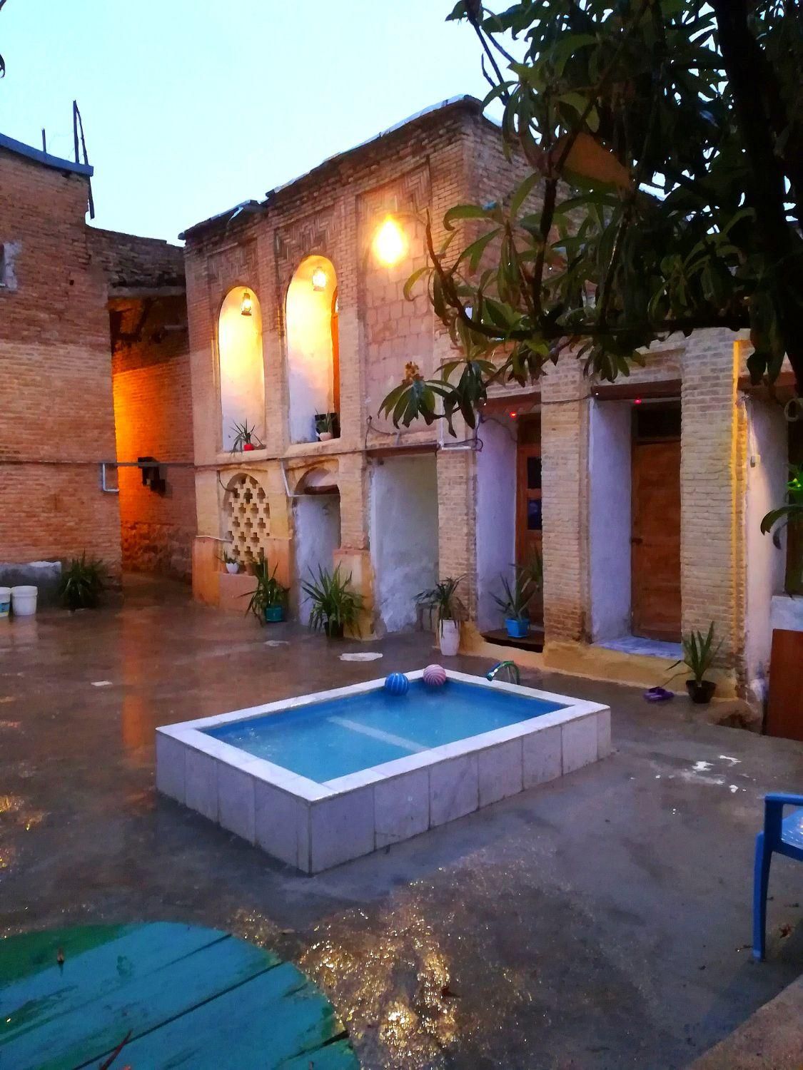 اجاره منزل سوئیت خانه مسافر سنتی اتاق حرم|اجارهٔ کوتاهمدت ویلا و باغ|شیراز, سیاه سنگ|دیوار