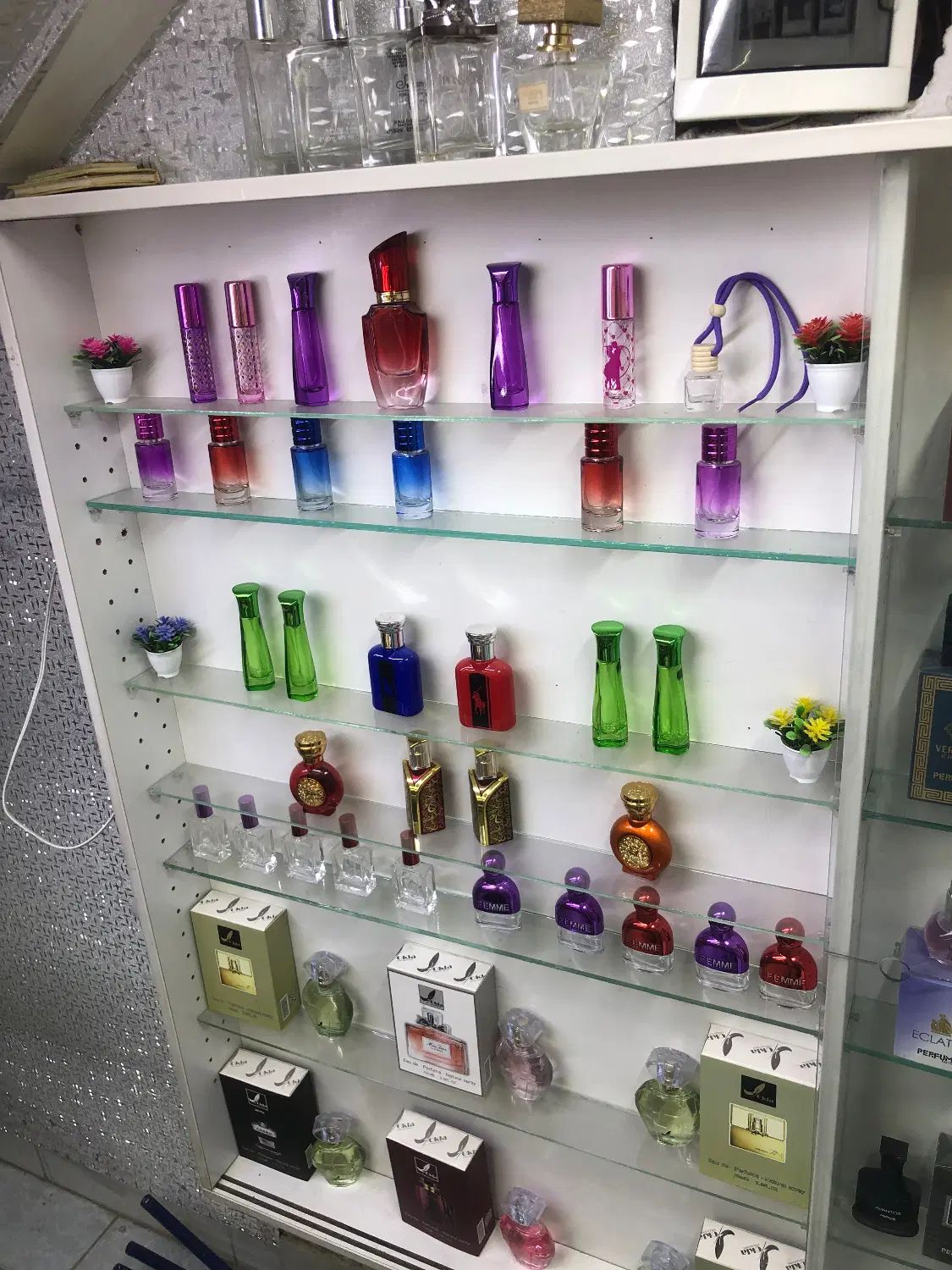 تعدادی عطر و ادکلن و شیشه عطر یجا به فروش می‌رسد|آرایشی، بهداشتی، درمانی|بومهن, |دیوار