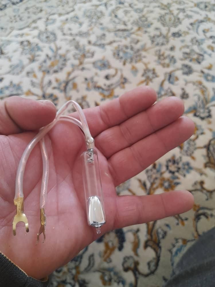 سنگ. ج قرمز و نقره ای|جواهرات|اصفهان, باغ دریاچه|دیوار