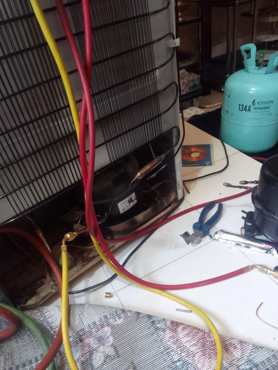 تعمیر انواع یخچال خانگی و صنعتی|خدمات پیشه و مهارت|بروجرد, |دیوار