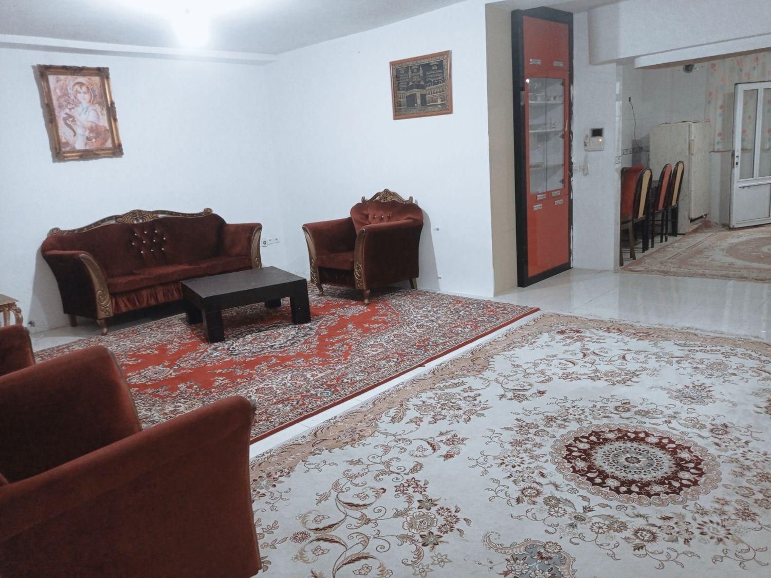 آپارتمان دربست درطبقه اول‌ مالک هستم.پاسخگو حتی شب|اجارهٔ کوتاه‌مدت آپارتمان و سوئیت|آستارا, |دیوار