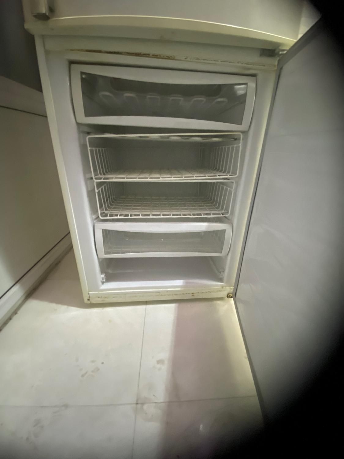 یخچال|یخچال و فریزر|اندیشه, اندیشه فاز ۱|دیوار