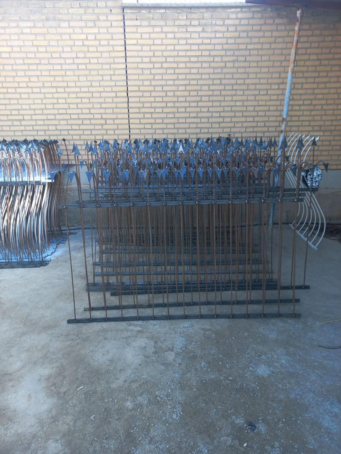 ساخت و نصب انواع نرده و جان پناه و آلاچیق و سردری|خدمات پیشه و مهارت|اصفهان, ستار|دیوار