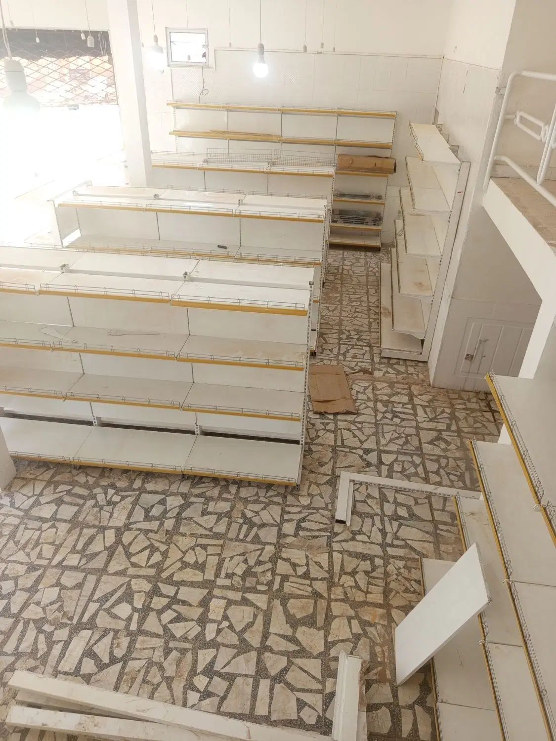 نصب‌قفسه‌مغازه‌ونصب‌‌کابینت‌‌هود‌.گاز‌‌.‌نصب‌صفحه‌|خدمات پیشه و مهارت|زابل, |دیوار