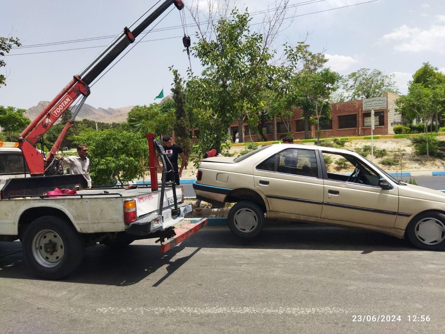 امدادخودرو نیسان جرثقیل ویدک کش(یدککش) فولادشهر|خدمات حمل و نقل|فولادشهر, فولادشهر|دیوار