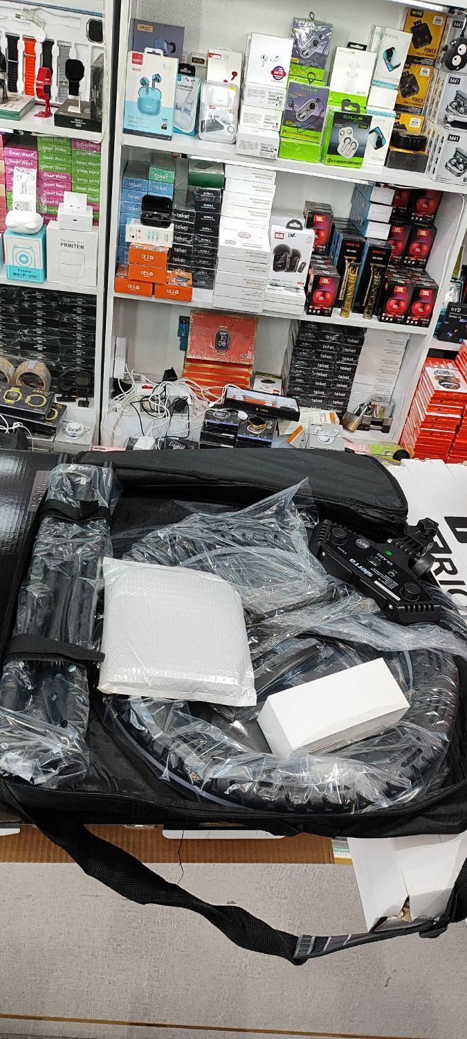 رینگ لایت ۷۰ وات اصلی همراه پایه|دوربین عکاسی و فیلم‌برداری|قزوین, |دیوار