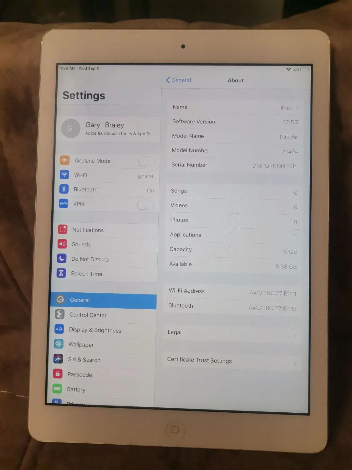 ipad|تبلت|کرج, بنیاد|دیوار