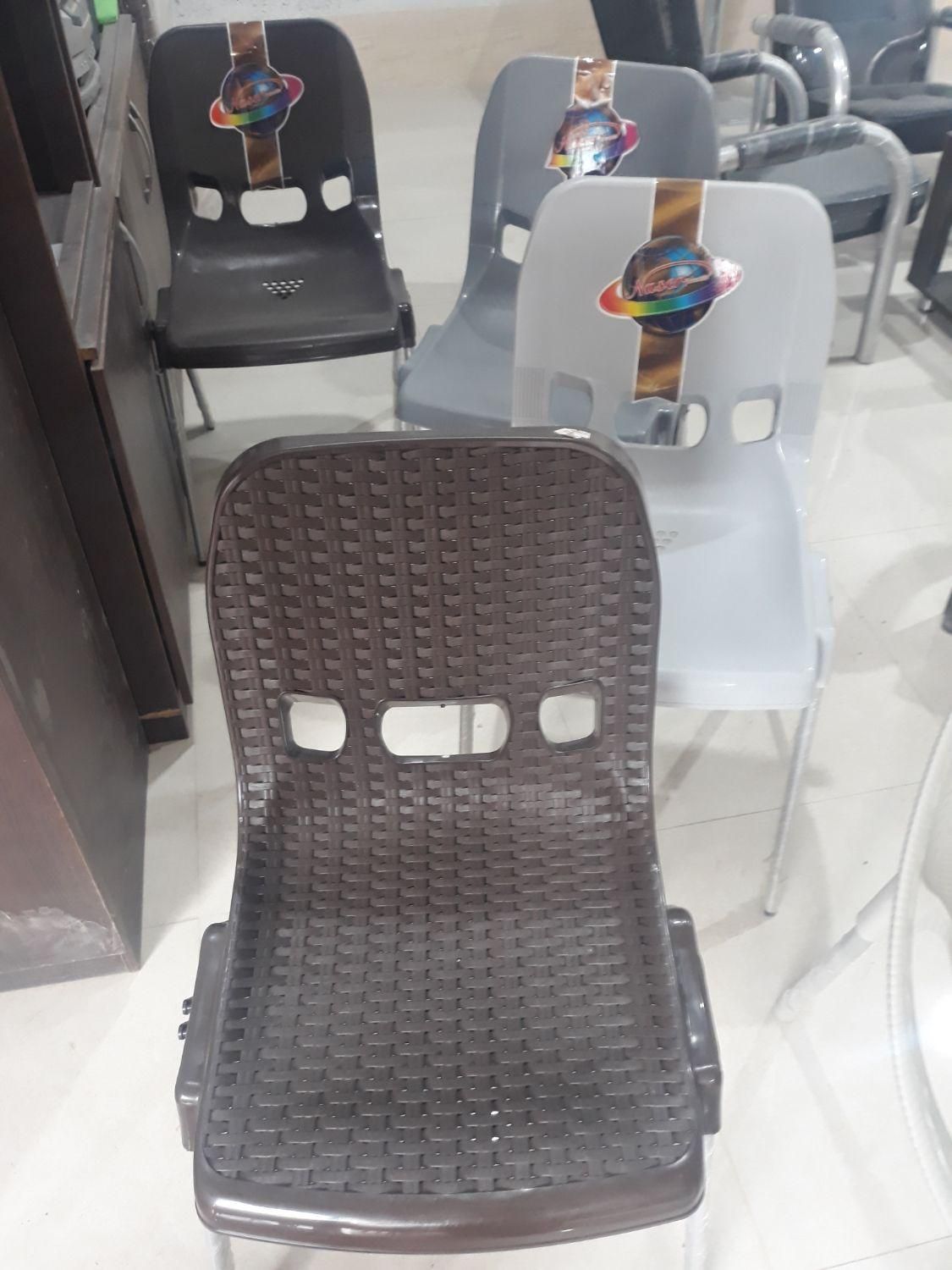 انواع میز و صندلی پلاستیکی|میز و صندلی غذاخوری|برخوار, |دیوار