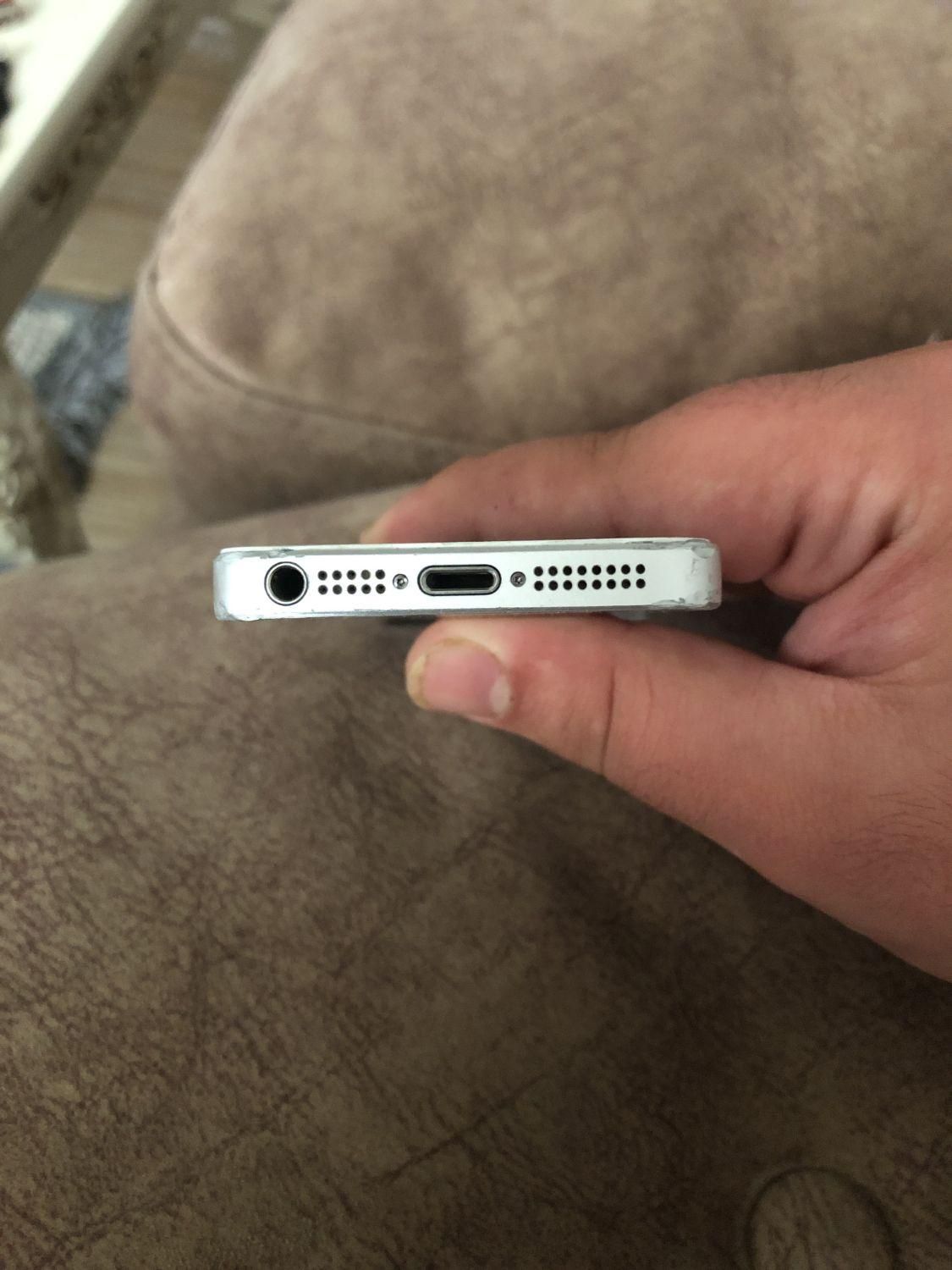 اپل iPhone SE با حافظهٔ ۶۴ گیگابایت|موبایل|رشت, گلسار|دیوار