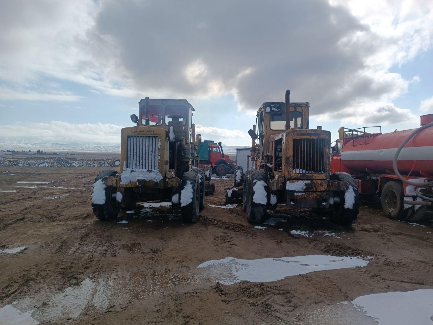 پیمانکاری راهسازی (گریدر غلطک آبپاش)|خدمات حمل و نقل|کاشان, کارگر|دیوار