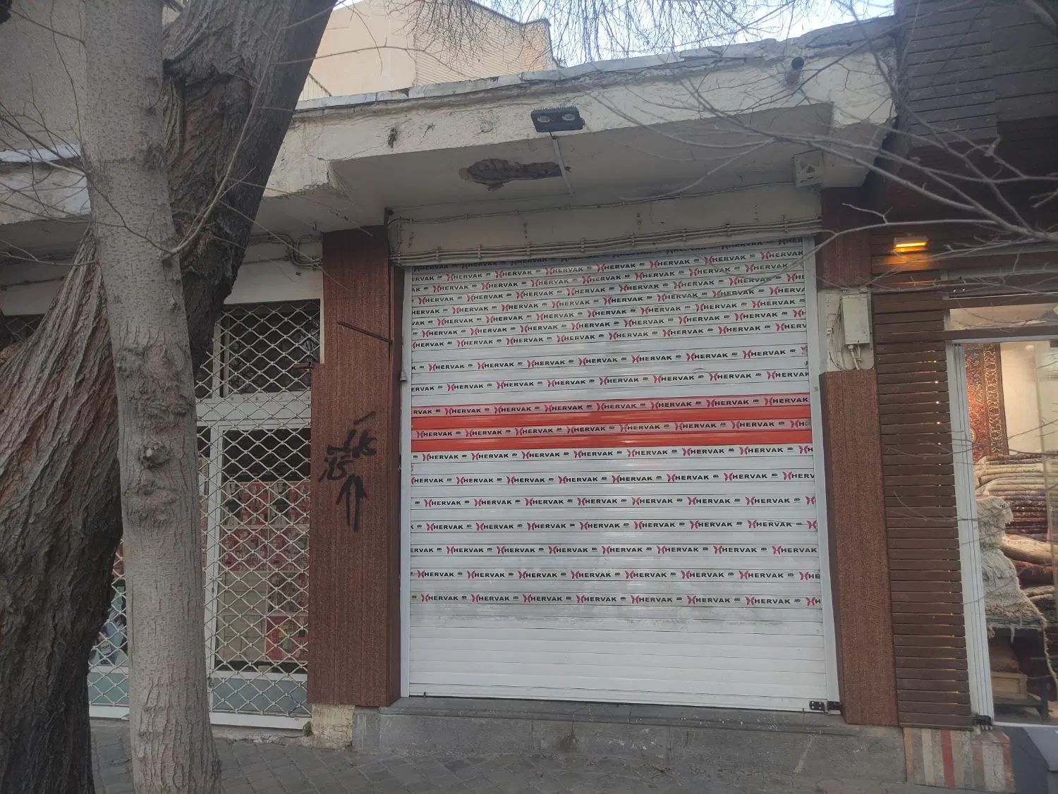 اجاره مغازه ۲۰متری در خیابان ملک جنوبی|اجارهٔ مغازه و غرفه|اصفهان, ملک|دیوار