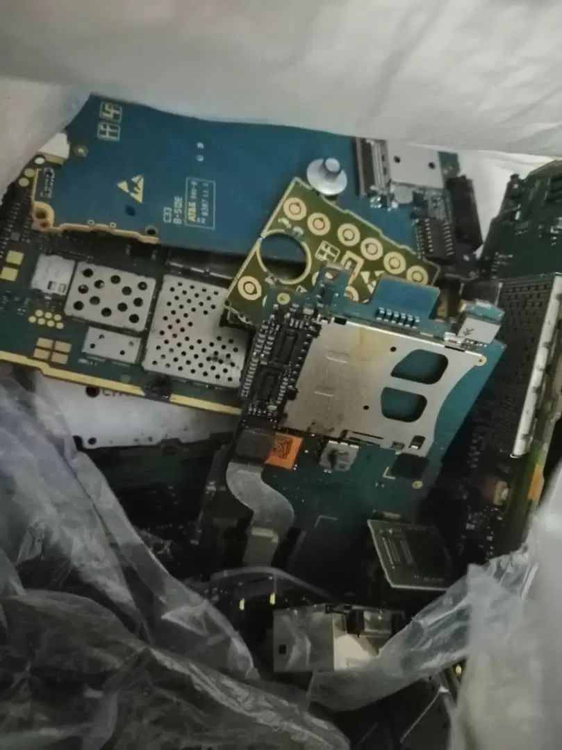 برد موبایل قدیمی و سوخته|لوازم جانبی موبایل و تبلت|شیراز, فضلآباد|دیوار