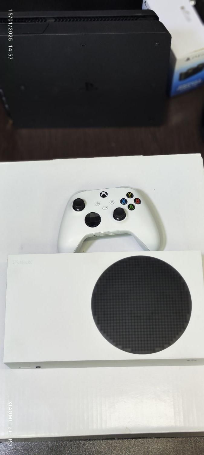 دستگاه  Xbos series S در حد|کنسول، بازی ویدئویی و آنلاین|شیراز, زند|دیوار