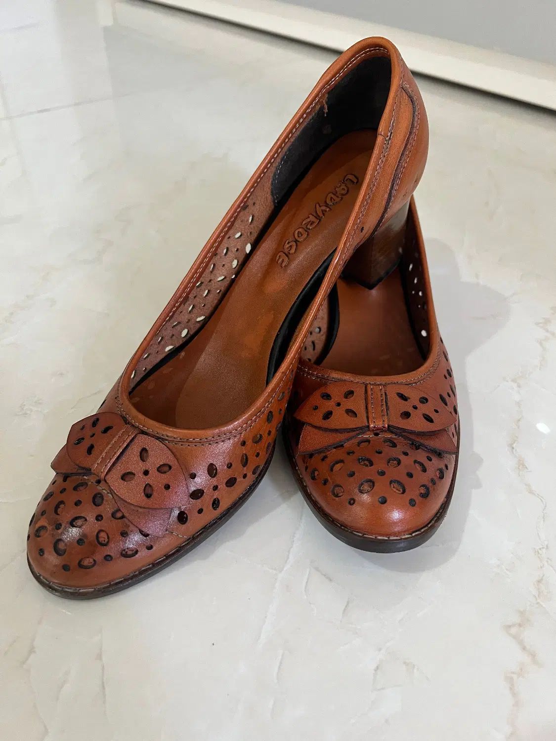 کفش پاشنه۵سانتی چرم طبیعی برند لیدی رز(lady rose)|کیف، کفش، کمربند|کرج, شهرک یاس جنوبی|دیوار