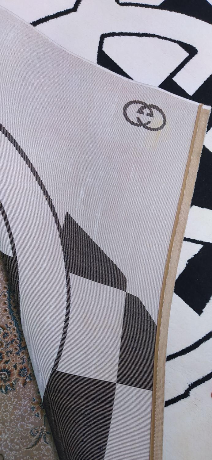 فرش ماشینی رنگ سفید وسیاه|فرش|ارومیه, |دیوار